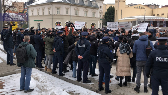 Protest građana u Prištini zbog poskupljenja struje.jpg