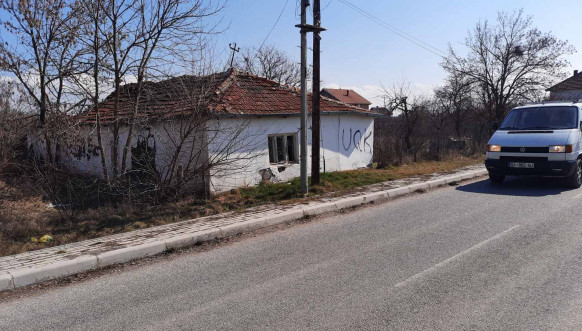 Grafit UČK na srpskim kućama u Suvom Dolu