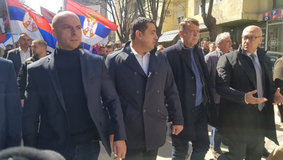 Čelnici Srpske liste na protestu u Severnoj Mitrovici