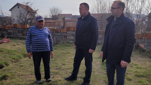Predsednik privremenih organa Klokota u poseti porodici Vesić Predsednik privremenih organa Klokota u poseti porodici Vesić