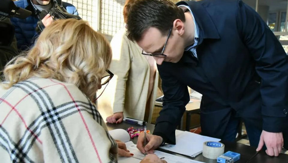Petković na biralištu Petković na biralištu