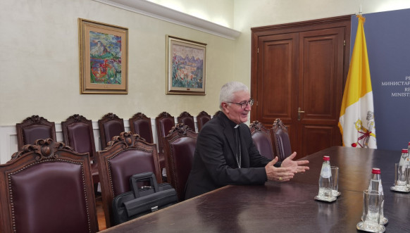 Apostolski nuncije nadbiskup Lućano Surijani