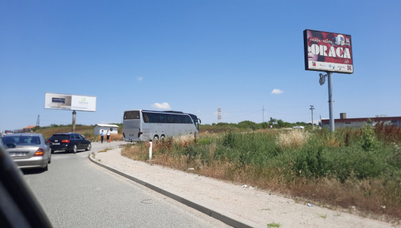 Kolona vozila ka Gazimestanu.jpg