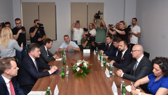 Rakić i gradonačelnici sa severa Koosva sa Lajčakom Rakić i gradonačelnici sa severa Koosva sa Lajčakom