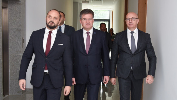 Rakić i gradonačelnici sa severa Koosva sa Lajčakom Rakić i gradonačelnici sa severa Koosva sa Lajčakom