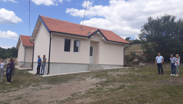Uručeni ključevi kuće porodici Vukojević u Leposaviću