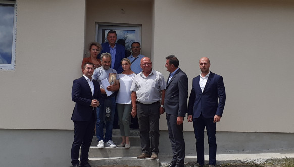 Uručeni ključevi kuće porodici Vukojević u Leposaviću