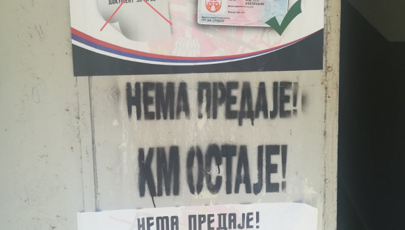Plakati u Severnoj Mitrovici Plakati u Severnoj Mitrovici
