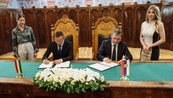 Selaković i Sijarto potpisali ugovor