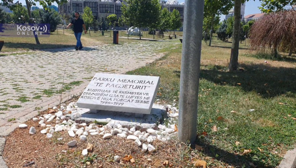 Spomen ploča posvećena nestalima i kidnapovanima Spomen ploča posvećena nestalima i kidnapovanima
