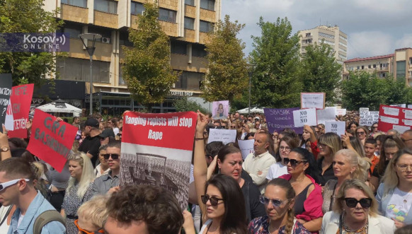 Protest u Prištini zbog silovane devojčice.jpg