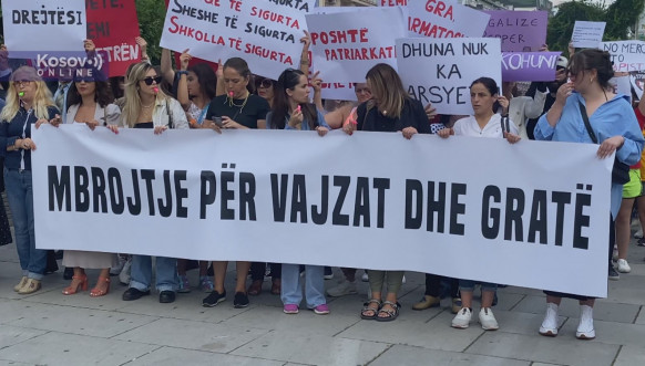 Protest u Prištini zbog silovane devojčice.jpg