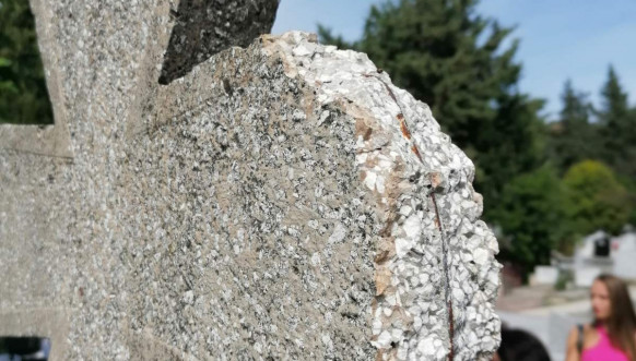 Oskrnavljeno spomen obeležje srpskim vojnicima u Tirani Oskrnavljeno spomen obeležje srpskim vojnicima u Tirani