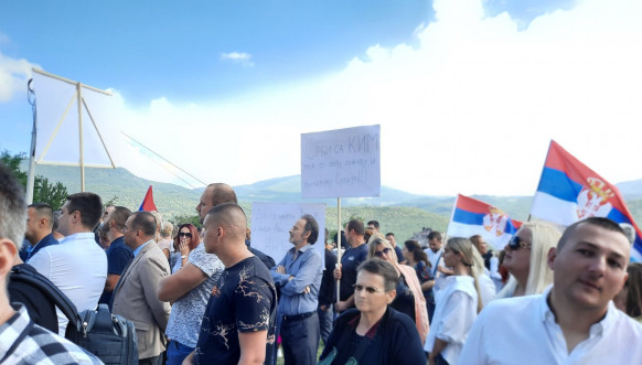 Građani Severne Mitrovice dočekuju Anu Brnabić Građani Severne Mitrovice dočekuju Anu Brnabić