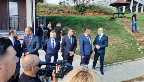 Rukovodstvo Srpske liste dočekuje Anu Brnabić Rukovodstvo Srpske liste dočekuje Anu Brnabić
