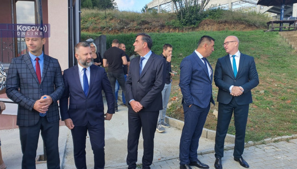 Rukovodstvo Srpske liste dočekuje Anu Brnabić Rukovodstvo Srpske liste dočekuje Anu Brnabić