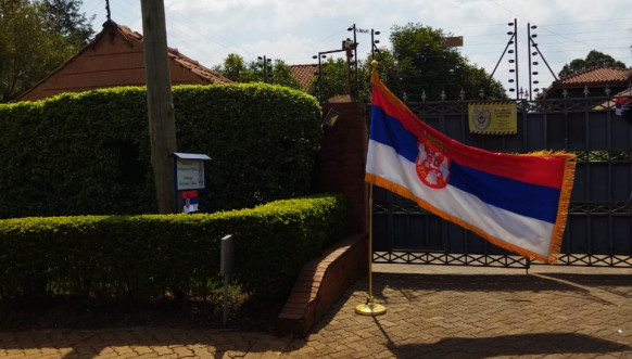 Srpska zastava na ambasadi u Najrobiju