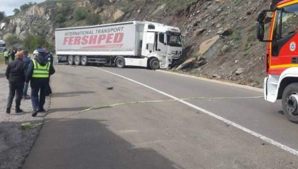 Udes automobila i teretnog vozila