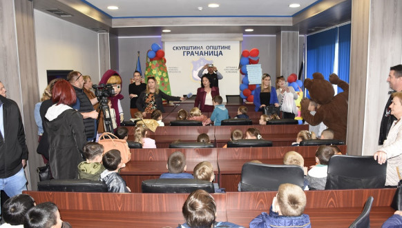 Predškolci u poseti Opštini Gračanica