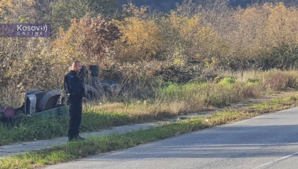 Kosovska policija i Kfor u oklopnim vozilima u blizini Leposavića Kosovska policija i Kfor u oklopnim vozilima u blizini Leposavića