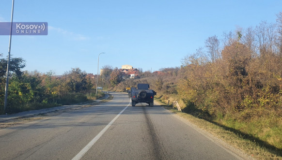 Kosovska policija u oklopnim vozilima u blizini Leposavića Kosovska policija u oklopnim vozilima u blizini Leposavića