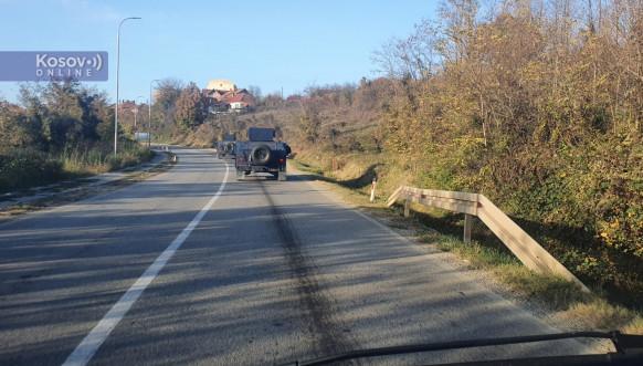 Kosovska policija u oklopnim vozilima u blizini Leposavića Kosovska policija u oklopnim vozilima u blizini Leposavića