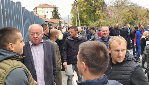 Ostavke Srba na pozicije u ministarstvima.jpg Ostavke Srba na pozicije u ministarstvima.jpg