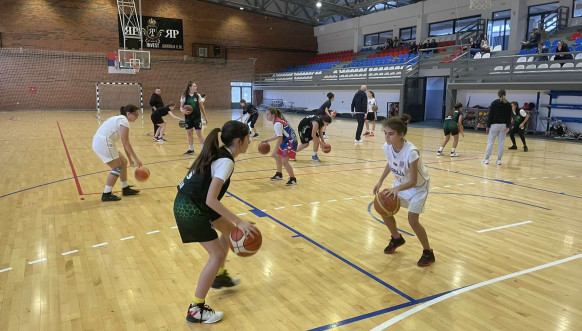 Edukativni trening mladih košarkašica Edukativni trening mladih košarkašica