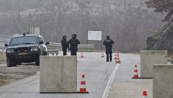 Kosovska policija na putu Leposavić-Severna Mitrovica