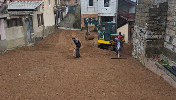 Rekonstrukcija platoa ispred škole u Orahovcu Rekonstrukcija platoa ispred škole u Orahovcu