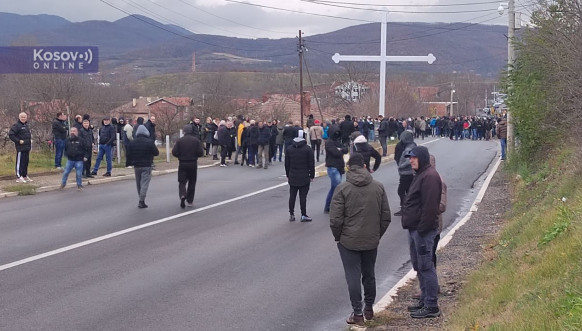 srbi_na_severu_postavljaju_barikade