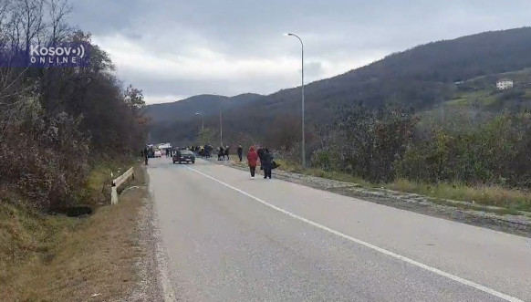 Srbi sa severa postavljaju barikade