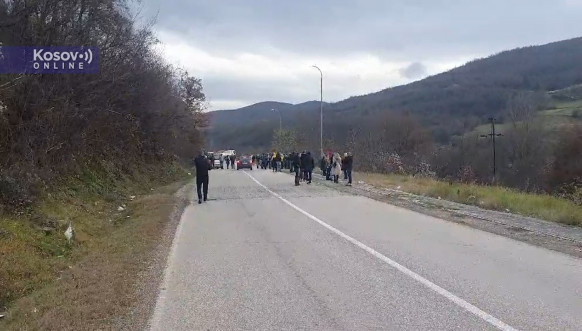 Srbi sa severa postavljaju barikade