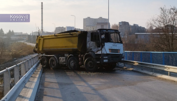Izgorele kabine kamiona na mostu kod Dudinog Krša
