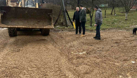 Predstavnici Kancelarije za KiM u obilasku poplavljenih područja Predstavnici Kancelarije za KiM u obilasku poplavljenih područja