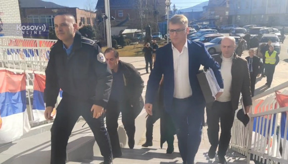 Predstavnici Prištine stižu u Zubin Potok na javnu raspravu Predstavnici Prištine stižu u Zubin Potok na javnu raspravu