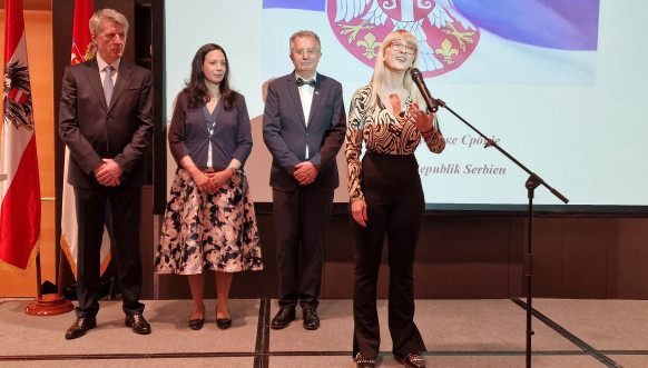Prijem u Beču povodom Dana državnosti Srbije - Jelena Simić peva himne