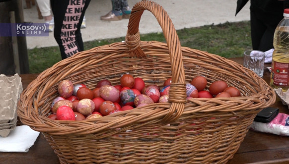 Farbanje jaja u manastiru Vasilija Ostroškog 1