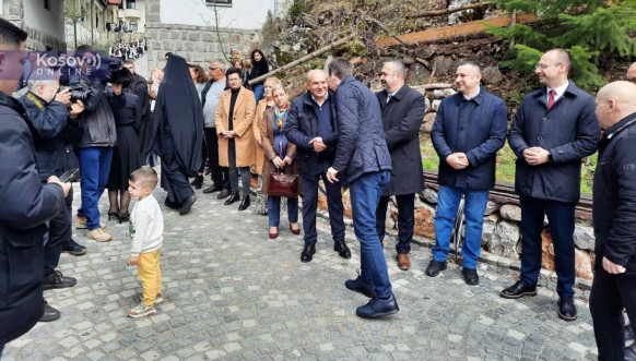 Petar Petković u manastiru Draganac