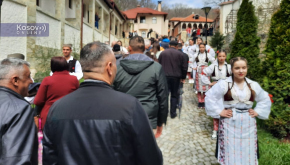 Petar Petković u manastiru Draganac