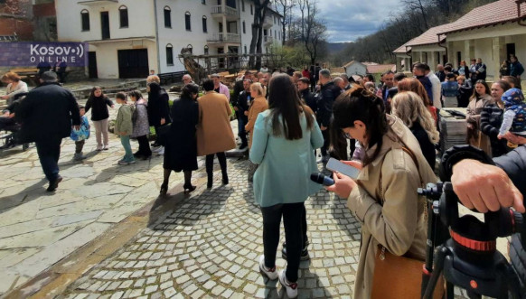 Petar Petković u manastiru Draganac