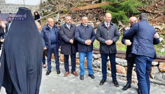 Petar Petković u manastiru Draganac