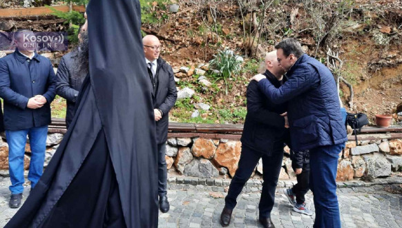 Petar Petković u manastiru Draganac