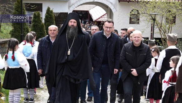 Petar Petković u manastiru Draganac sa vladikom Ilarionom Petar Petković u manastiru Draganac sa vladikom Ilarionom