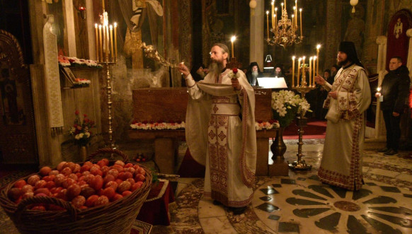 Petković na Vaskršnjoj liturgiji u Visokim Dečanima