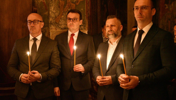 Petković na Vaskršnjoj liturgiji u Visokim Dečanima