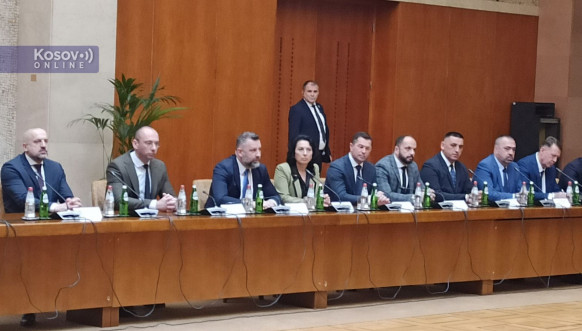 Sastanak Vučića sa Srbima sa Kosova Sastanak Vučića sa Srbima sa Kosova
