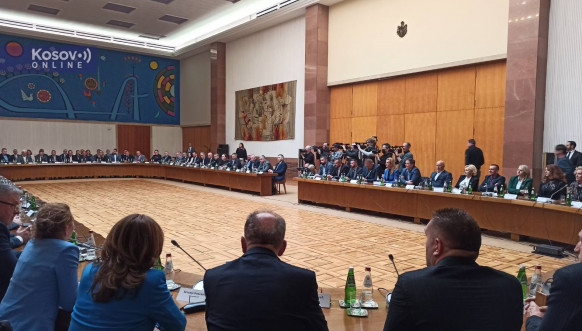 Sastanak Vučića sa Srbima sa Kosova Sastanak Vučića sa Srbima sa Kosova