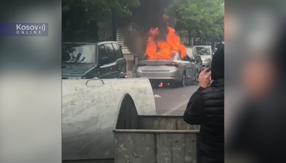 Zapaljen automobil u Zvečanu