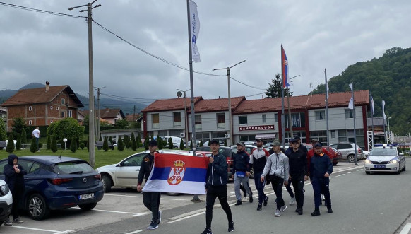 Doček Srba iz Leposavića i S.Mitrovice u Predejanima Doček Srba iz Leposavića i S.Mitrovice u Predejanima